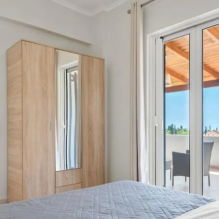 Ameli , Spacious With Mountain View, Lefkada Dragano