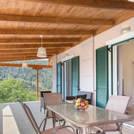 شقة Ameli , Spacious With Mountain View, Lefkada *